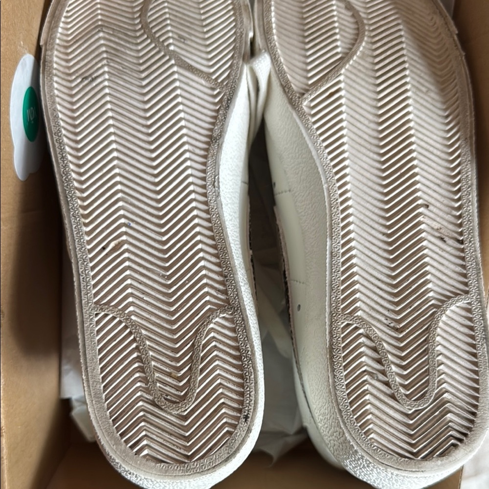 Nike Women's White Snake Pattern Blazer High-Tops - Picture 4 of 5